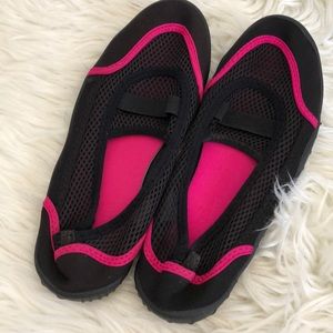 🎁3 for $30🎁 Water shoes size 7/8